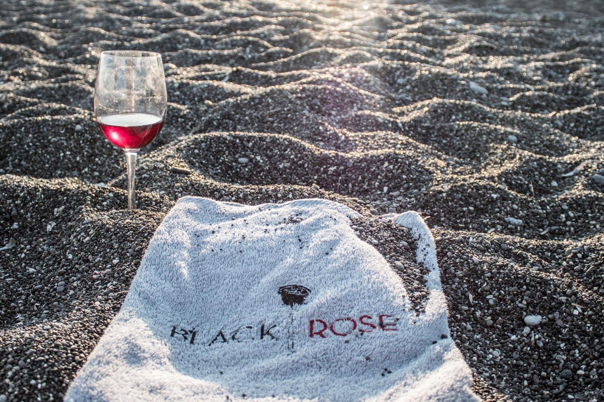 Black Rose Beach Suites Perissa  Dış mekan fotoğraf